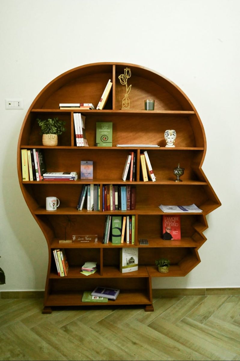Libreria a forma di testa studio Dott.ssa Laura Viscusi